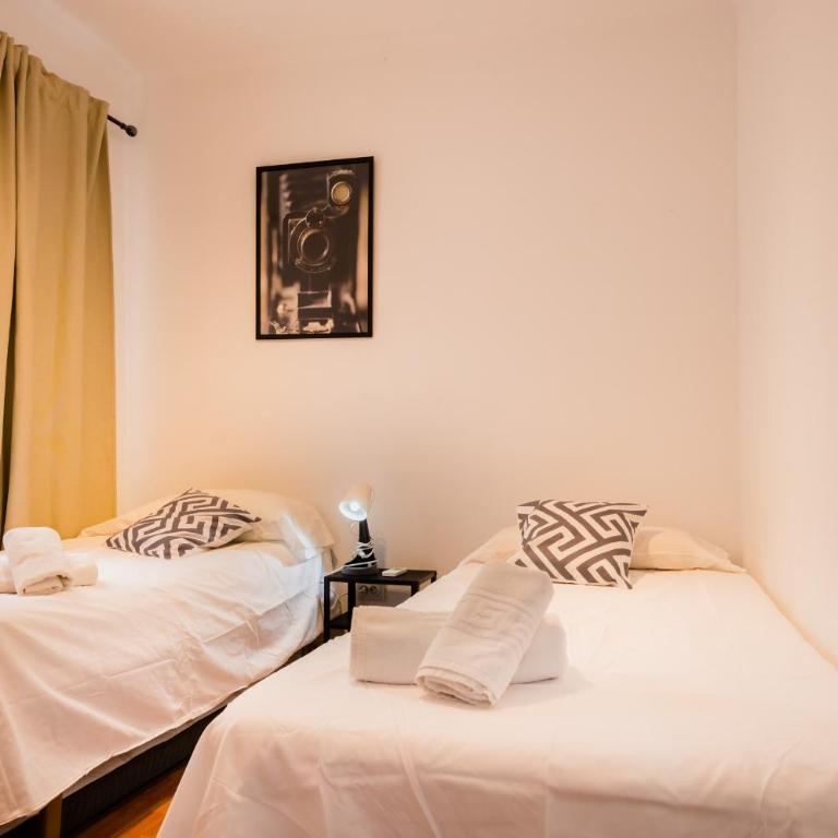 Apartamento cerca del centro y de la estación Santa Justa a pie, 1 plaza de Parking gratis - Three-Bedroom Apartment - 10