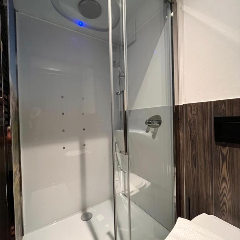 Gin Luxury Apartments City Centre - Appartamento con 2 Camere da Letto - 23