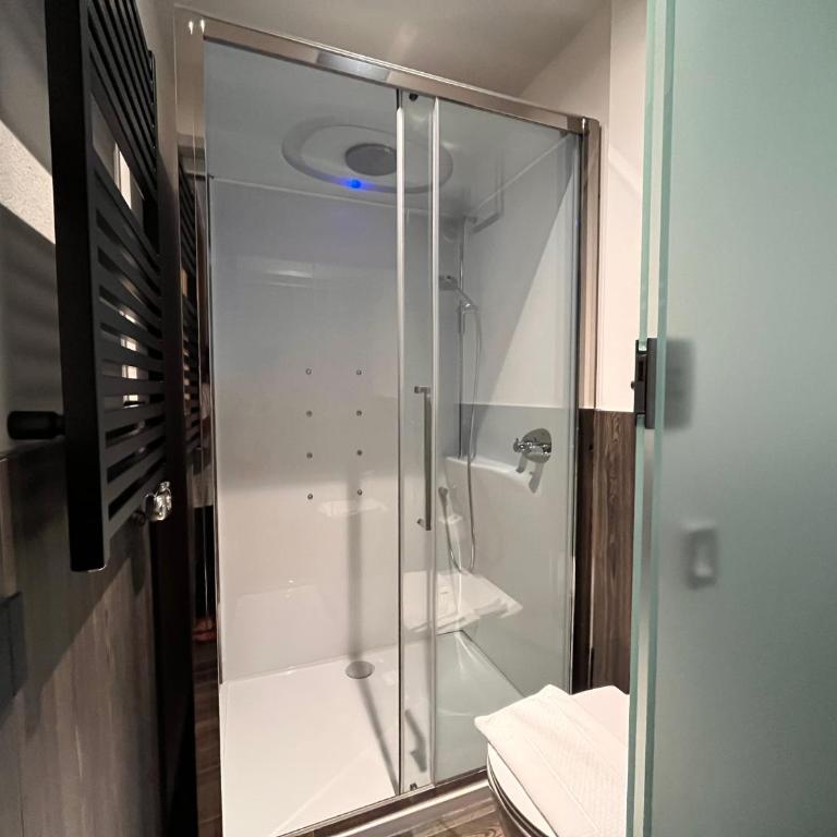 Gin Luxury Apartments City Centre - Appartamento con 2 Camere da Letto - 24