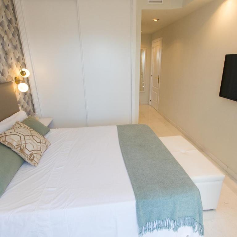Primera linea de playa En Puerto Banús - Two-Bedroom Apartment - 12