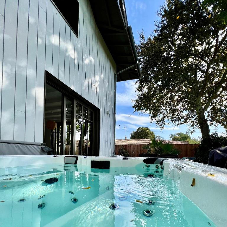 La Villa du Lac - piscine chauffée - Jacuzzi - clim - Three-Bedroom Villa - 2