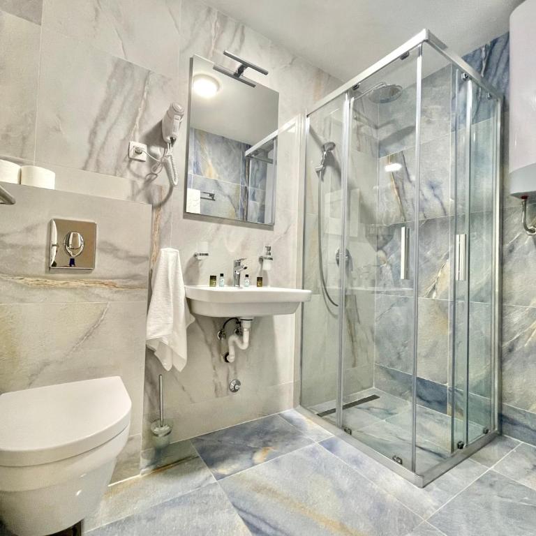 Comfort Apartments Pasha - Dvokrevetna Soba s Bračnim Krevetom/2 Zasebna Kreveta i Pogledom na Grad - 7
