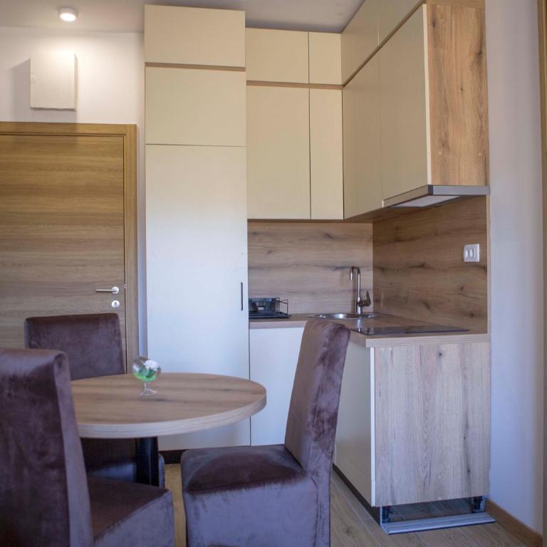 Apart Hotel Gondola Kolasin - Apartman sa Balkonom - 4