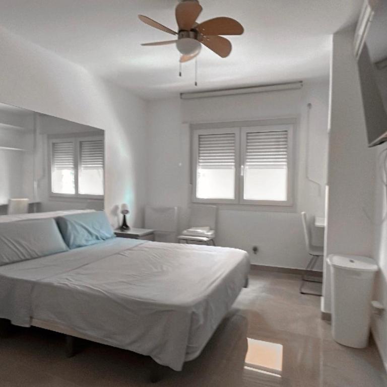 Precioso dormitorio en el centro de Torremolinos - Habitación Doble - 2