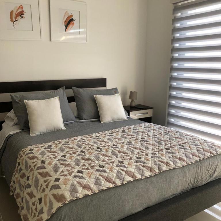 Departamento Los Canelos, a metros de Avenida Las Industrias- Incluye, NETFLIX DirecTV aire acondicionado, Internet - Apartamento de 1 dormitorio - 4