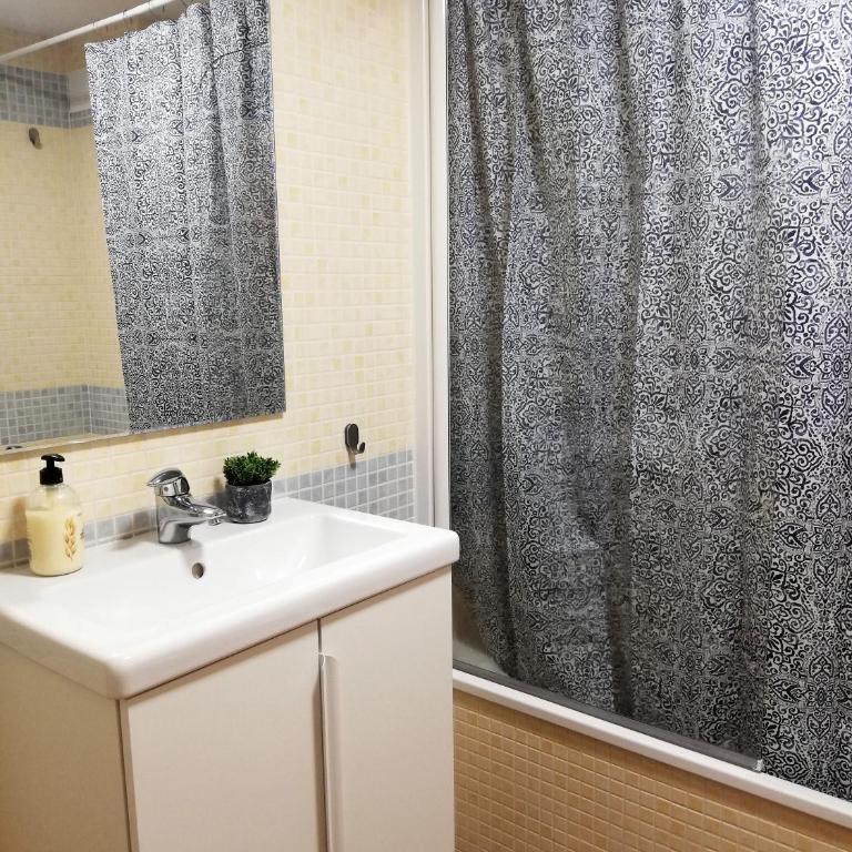 Apartamentos Arttyfal con parking y WiFi by SURYNIEVE - Apartamento de 2 dormitorios con aparcamiento - 4
