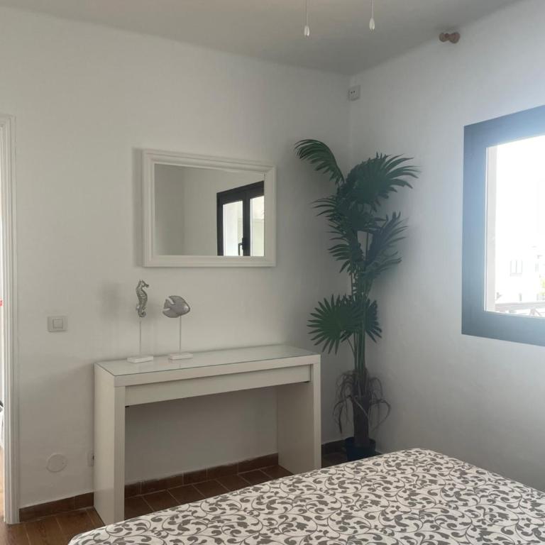 Apartamento con amplia terraza en la playa - Two-Bedroom Apartment - 19