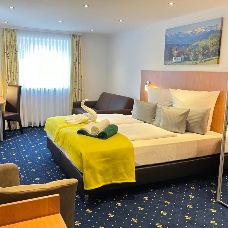 Hotel Post - regionales großes Frühstücksbuffet - auch GF & LF - Superior Familienzimmer - 10