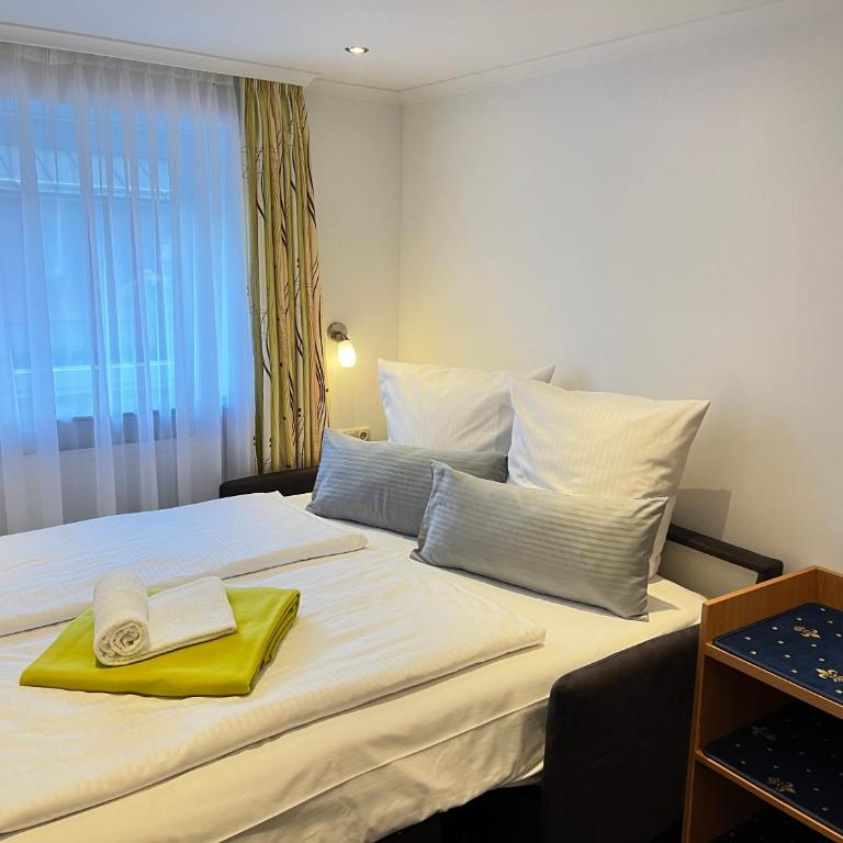Hotel Post - regionales großes Frühstücksbuffet - auch GF & LF - Superior Familienzimmer - 7
