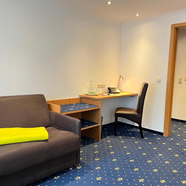 Hotel Post - regionales großes Frühstücksbuffet - auch GF & LF - Superior Familienzimmer - 6
