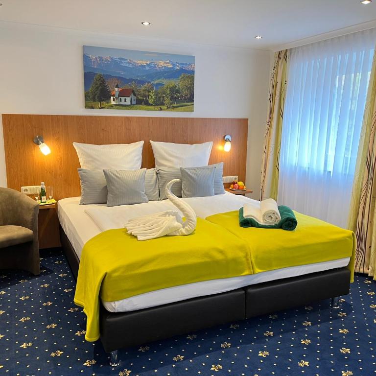 Hotel Post - regionales großes Frühstücksbuffet - auch GF & LF - Superior Doppelzimmer - 6