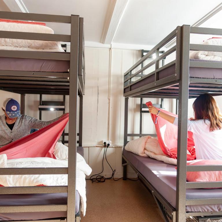 Balmers Hostel - Cama en habitación compartida femenina con 6 camas - 3