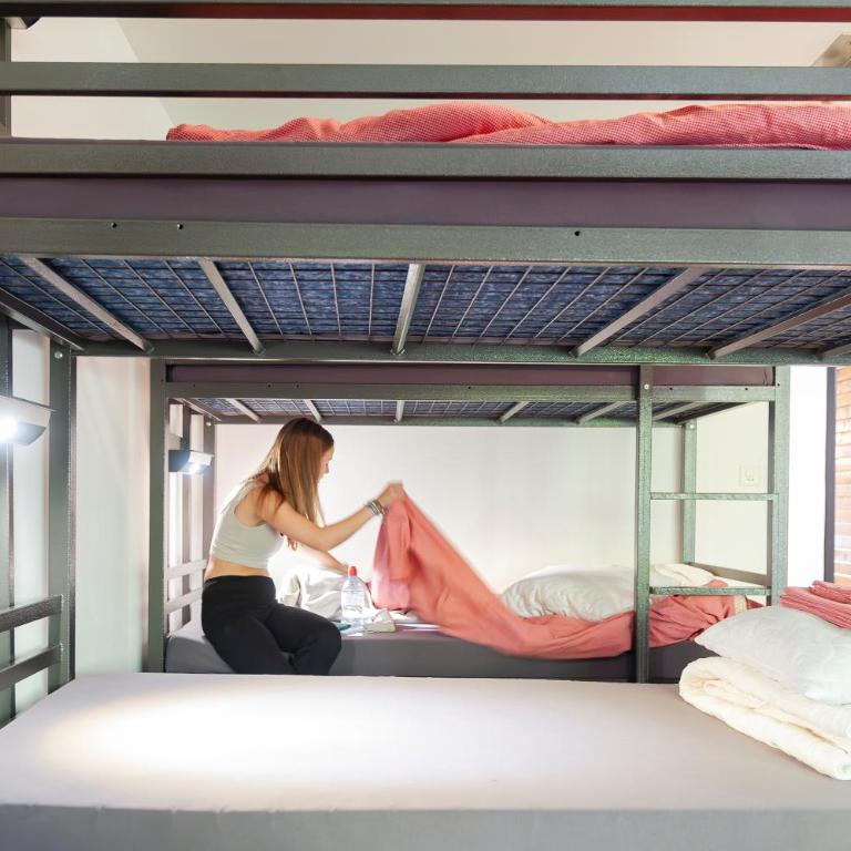 Balmers Hostel - Cama en habitación compartida femenina con 6 camas - 4