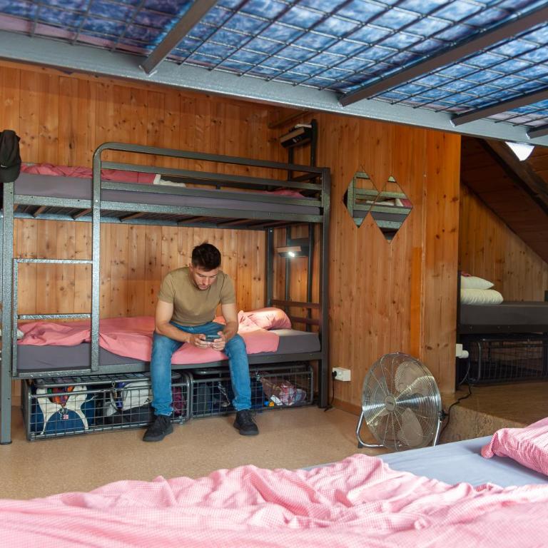 Balmers Hostel - Cama en habitación compartida de 8 camas - 1