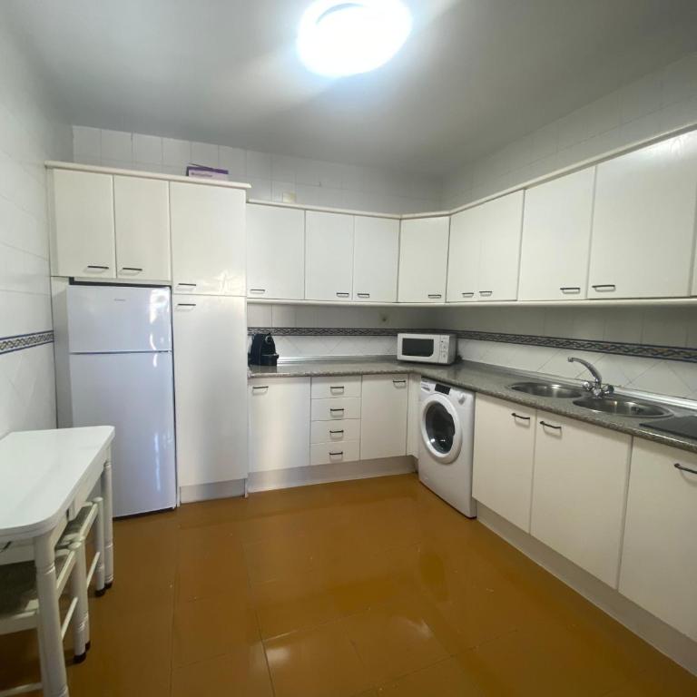 Local Granada Penthouse - Two-Bedroom Apartment - 7