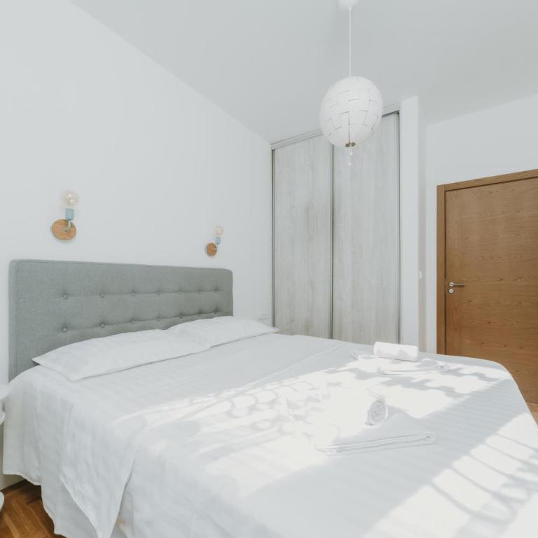 Modern Spacious Mediterranean Fully Equipped 1BR Apartment in Budva, Free Parking - One-Bedroom Apartment - 28