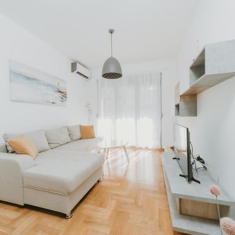 Modern Spacious Mediterranean Fully Equipped 1BR Apartment in Budva, Free Parking - One-Bedroom Apartment - 3