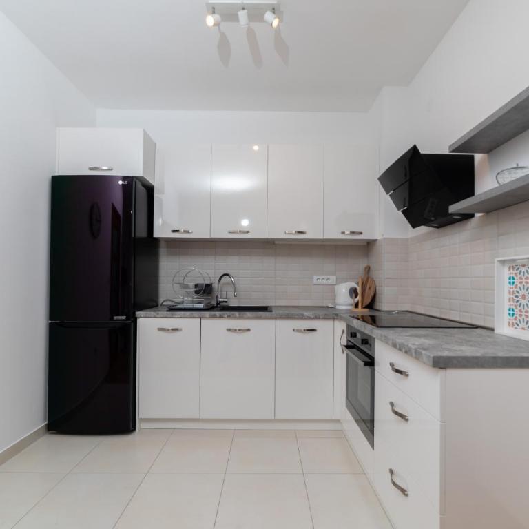 Modern Spacious Mediterranean Fully Equipped 1BR Apartment in Budva, Free Parking - One-Bedroom Apartment - 20