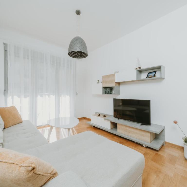 Modern Spacious Mediterranean Fully Equipped 1BR Apartment in Budva, Free Parking - One-Bedroom Apartment - 5