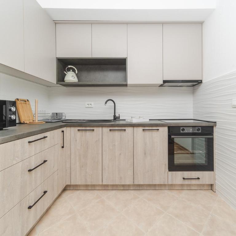 New Renovated Mediterranean Cozy Fully Equipped 1BR Apartment in Budva, Free Parking - Apartman sa 1 Spavaćom Sobom - 13