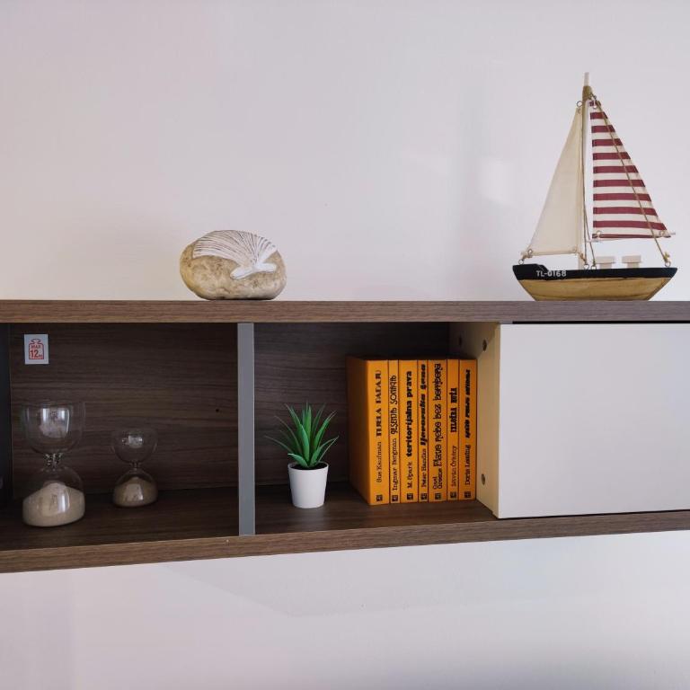 New Renovated Mediterranean Cozy Fully Equipped 1BR Apartment in Budva, Free Parking - Apartman sa 1 Spavaćom Sobom - 9