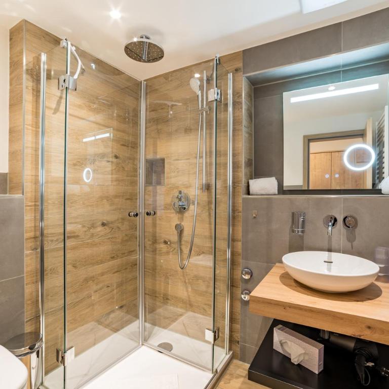 Bergzeit - Hotel & Appartements - Großes Doppelzimmer - 12