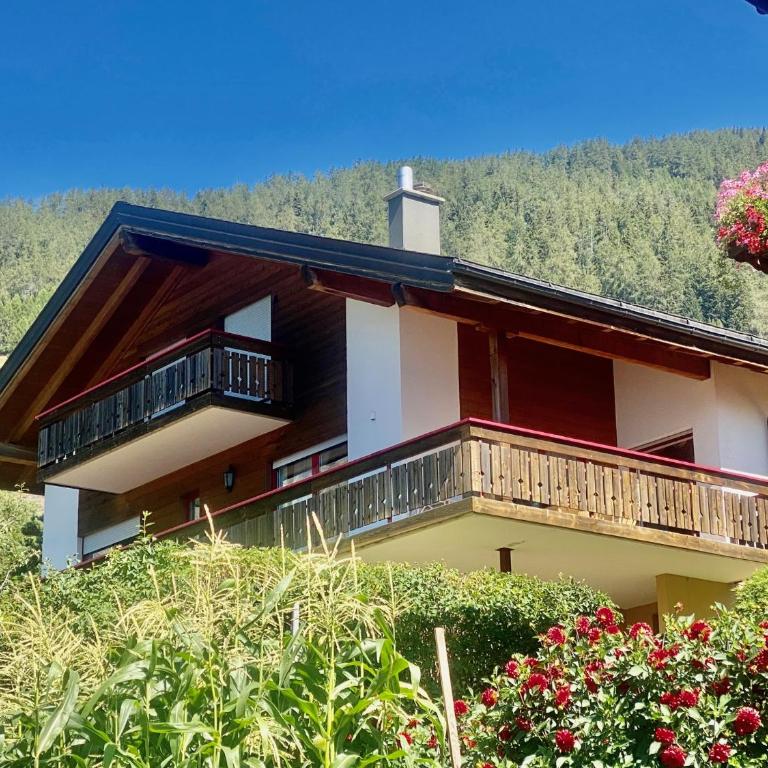 Chalet Kristall 4 1/2 Zimmer-Maisonetten-Haus - Deluxe Apartment - 1
