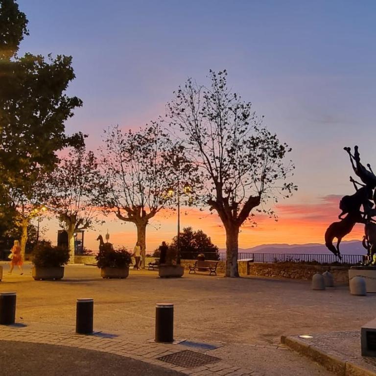 TOWNHOUSE MOUGINS in the old village, fantastic view, sea and mountains - Maison 3 Chambres - 18