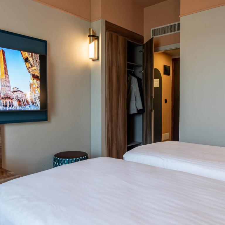 Mercure Bologna Centro - Renovated Twin Superior Room - 8