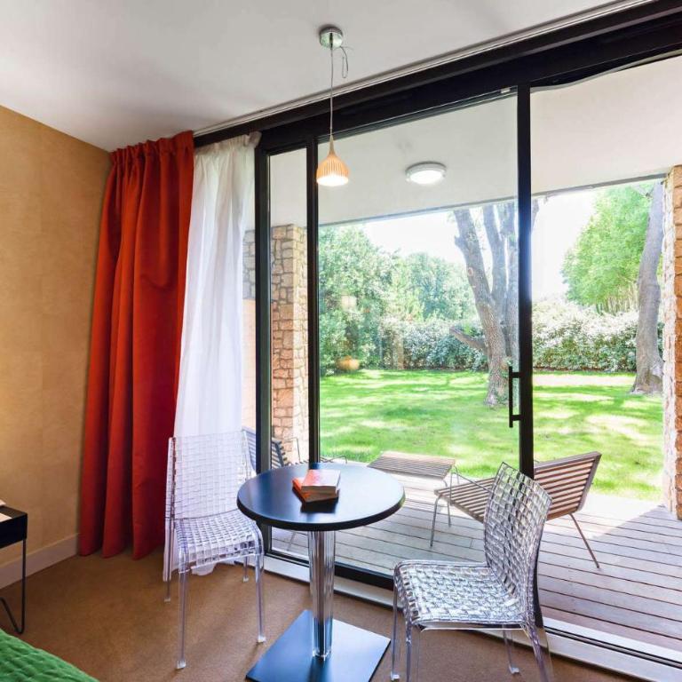 Moulin de Vernègues Hôtel & Spa - Chambre Double avec Terrasse - 4