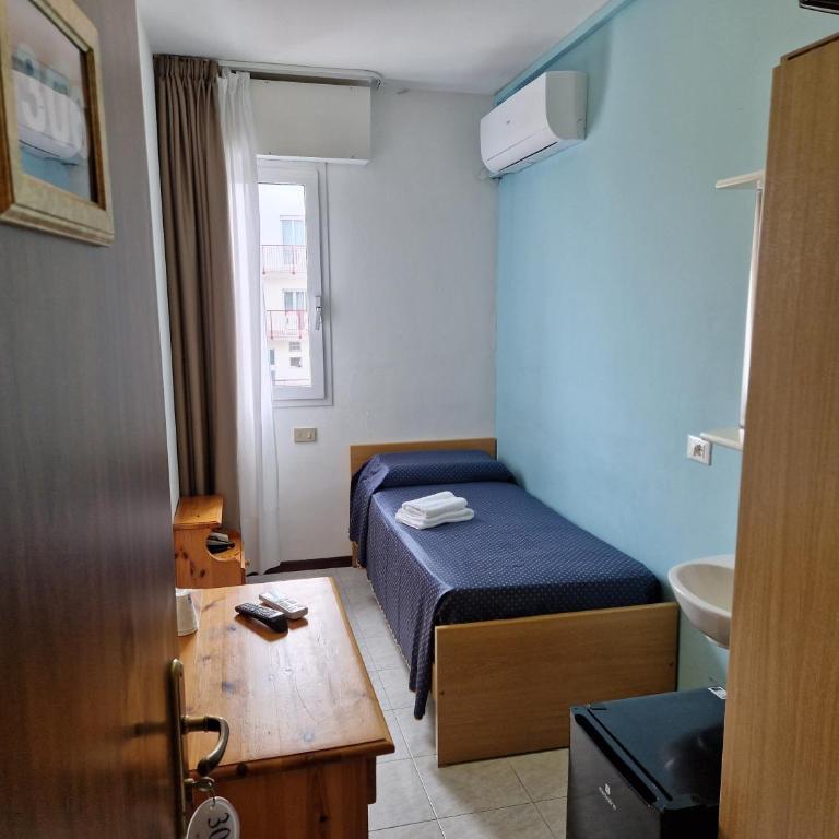 Hotel Danubio - Camera Singola con Bagno Privato Esterno - 3