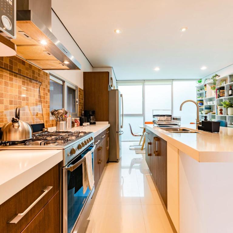 Trendy La Roma Condo with Parking & Patio - Apartamento Superior - 33
