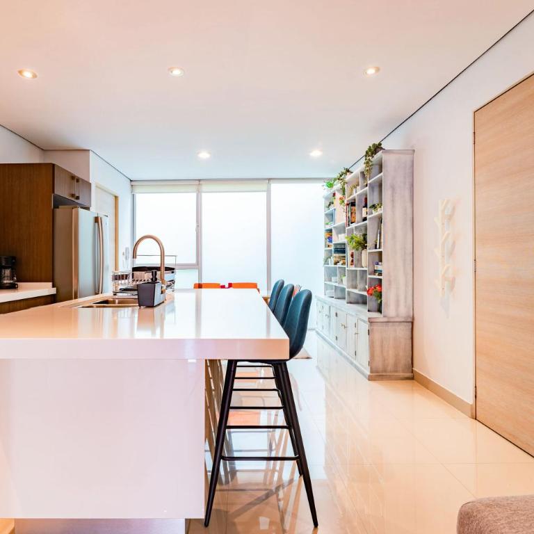 Trendy La Roma Condo with Parking & Patio - Apartamento Superior - 32