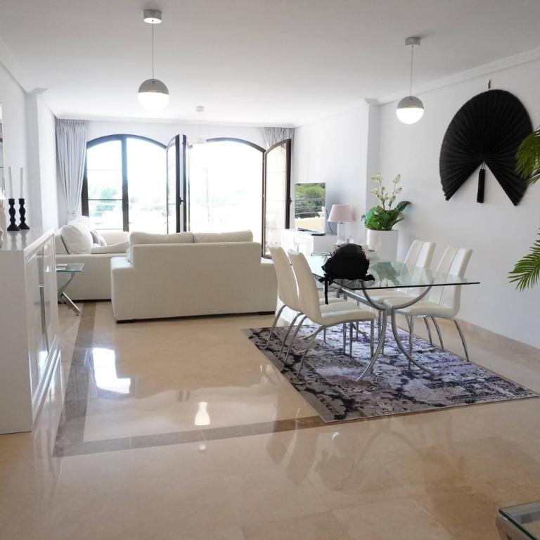 Joya de Las Jacarandas - Three-Bedroom Apartment - 1