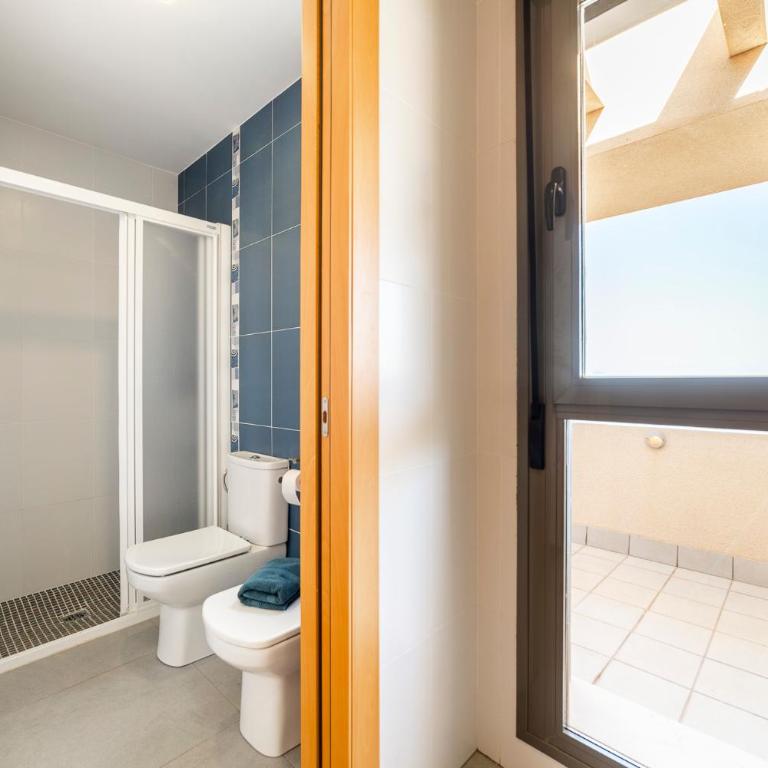 Ático dentro de casa privada - Habitación Doble con baño privado - 2 camas - 4