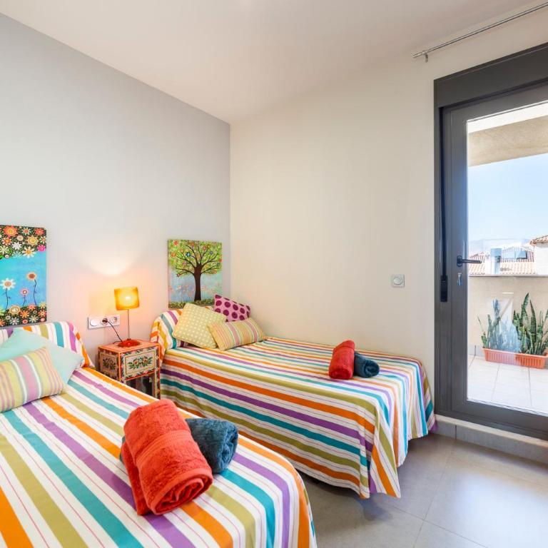 Ático dentro de casa privada - Habitación Doble con baño privado - 2 camas - 3