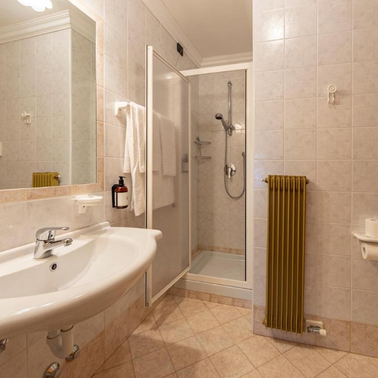 Flos Hotel - Camera Tripla Standard - 5