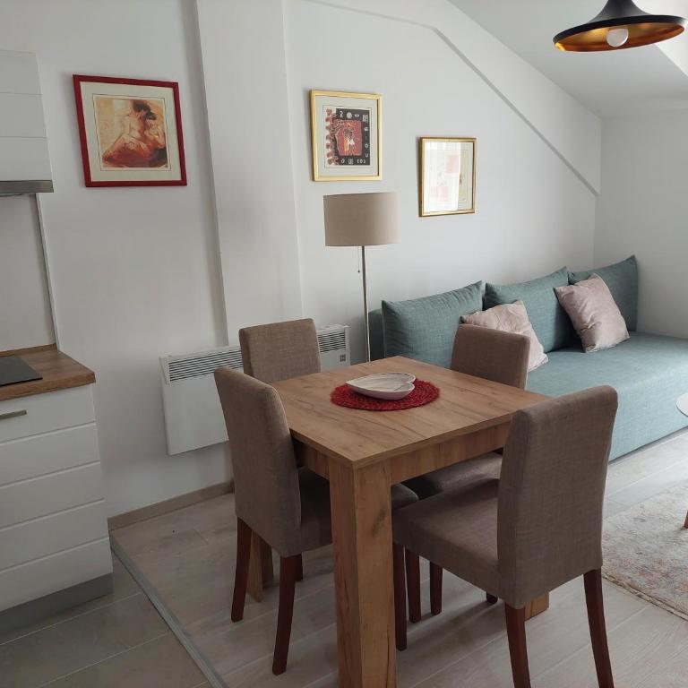 Milmari Venera - Apartment with Balcony - 1