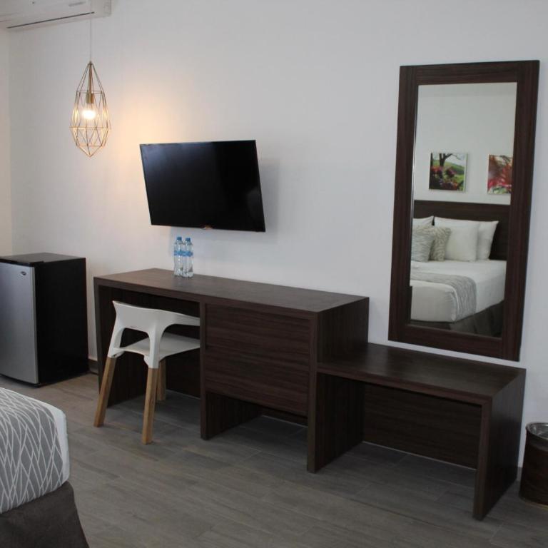 Mesón de la Luna Hotel & Spa - King Suite with Spa Bath - 2