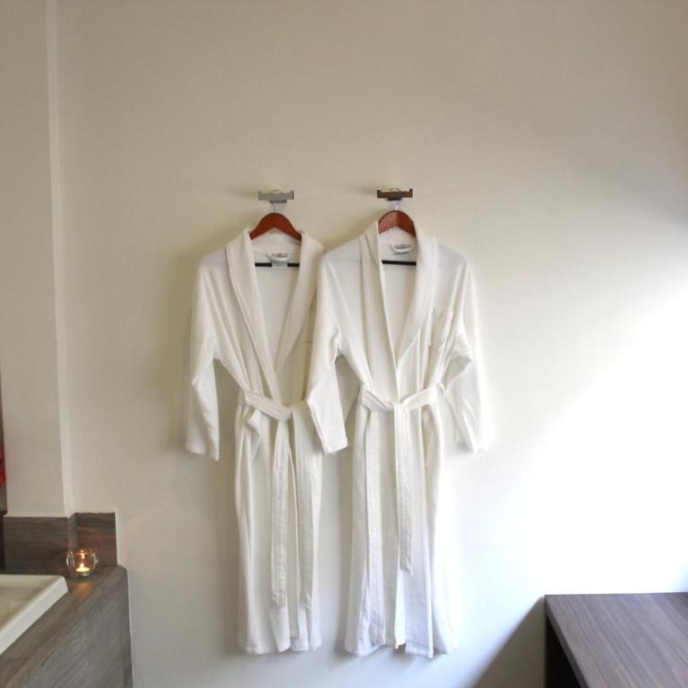 Mesón de la Luna Hotel & Spa - King Suite with Spa Bath - 7