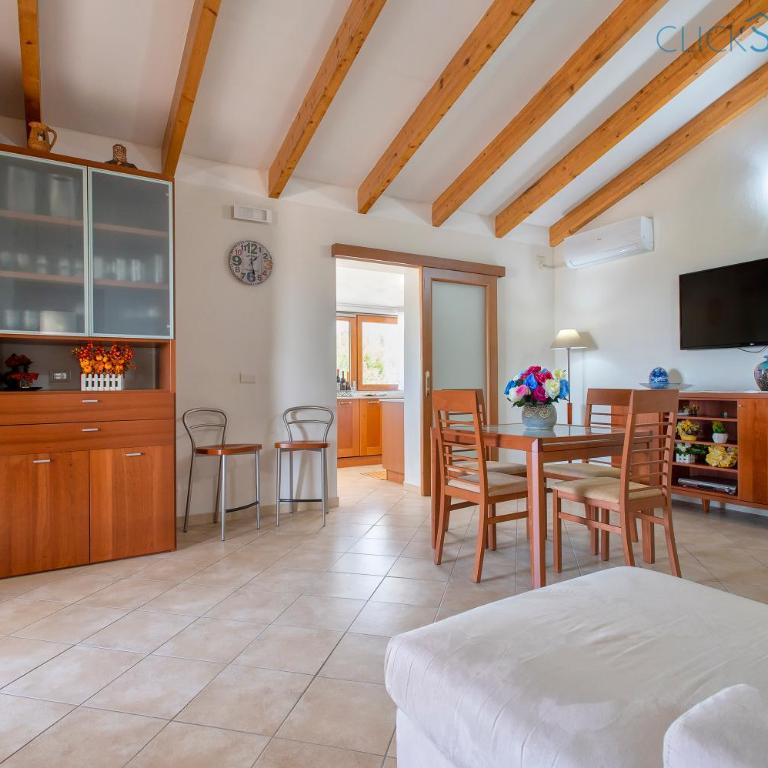 ClickSardegna Villa Brionis sea view, 7 bedrooms, 5 bathrooms and 3 kitchens - Villa with Sea View - 15