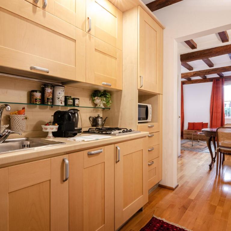 Lele Suite, in Centro Storico - Appartamento con 1 Camera da Letto - 2