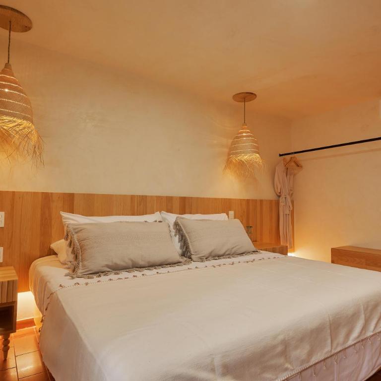 Hotel Materia - Habitación con cama extragrande. - 5