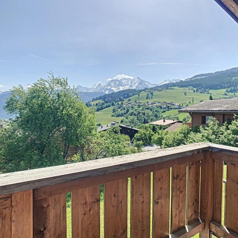 Chalet 6 pièces à Combloux avec cheminée et parking - Appartement 5 Chambres - 24