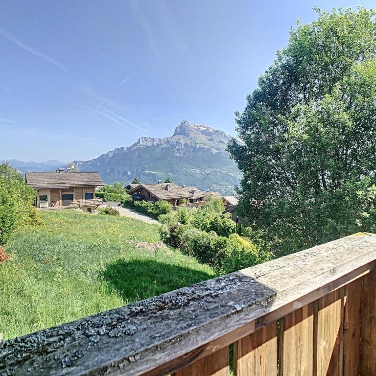 Chalet 6 pièces à Combloux avec cheminée et parking - Appartement 5 Chambres - 25