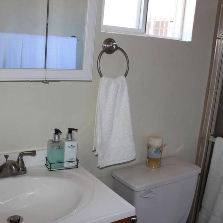 CASA MARBELLA 4BR 2BA Private Beach-Front Home - Four-Bedroom House - 11