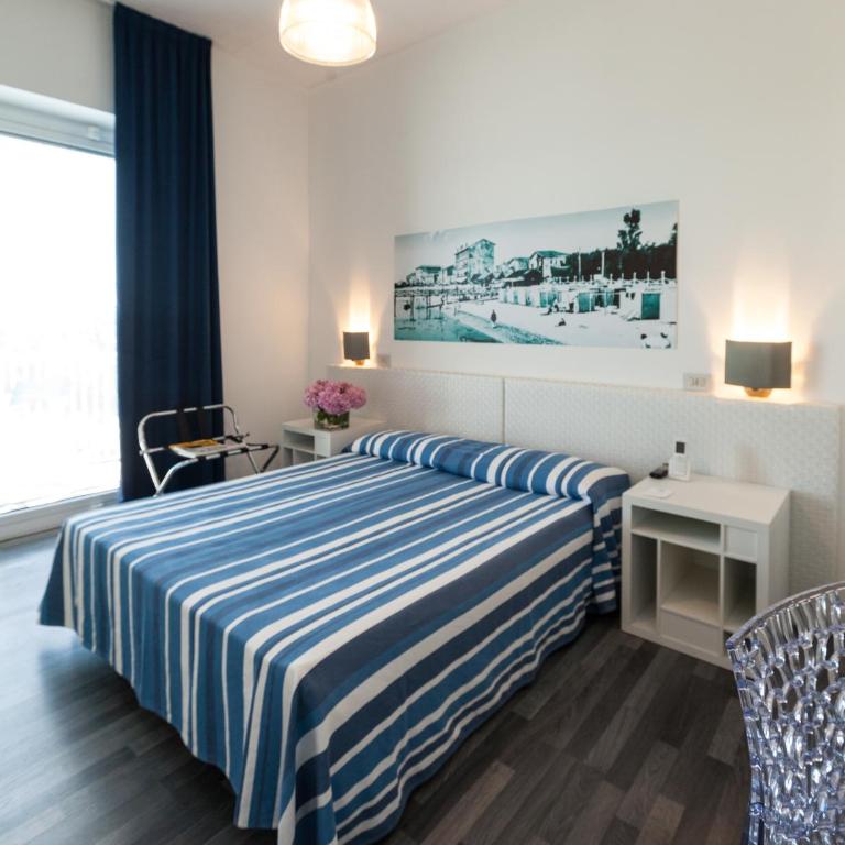 Albergo alla Spiaggia - Camera Matrimoniale con Balcone e Vista Mare - 3