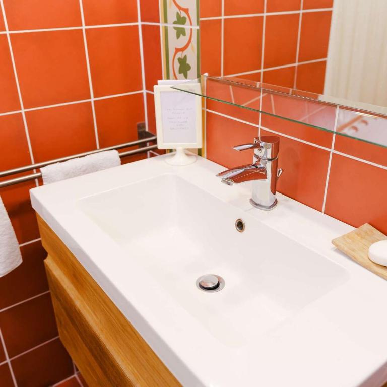 Appartement Spacieux dans Domaine Viticole à 2 km de Narbonne-Plage, 3 Chambres, Accès WiFi Inclus - FR-1-409-180 - Apartment - 13