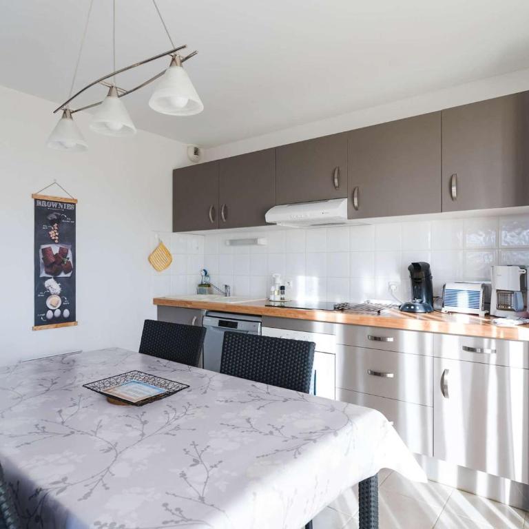 Appartement moderne 3 pièces, à 300m plage, parking, WIFI, Narbonne-Plage - FR-1-409-214 - Apartment - 11