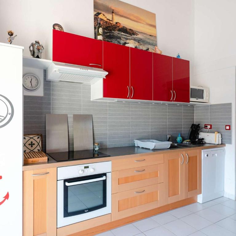 Chalet 3 pièces avec piscine, terrasse et parking privatif à Gruissan, proche plages et commerces - FR-1-409-217 - Villa - 10